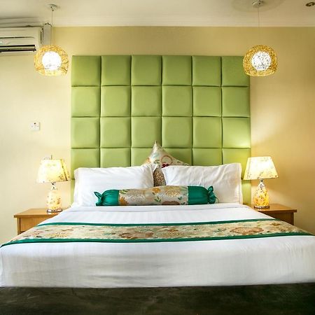 Kebbys Hotel Dar es Salaam Buitenkant foto