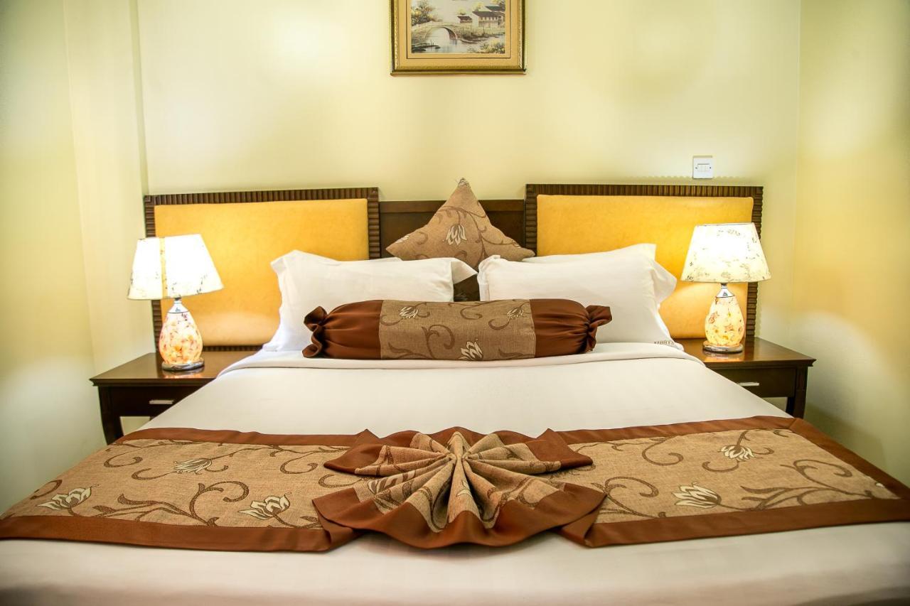 Kebbys Hotel Dar es Salaam Buitenkant foto