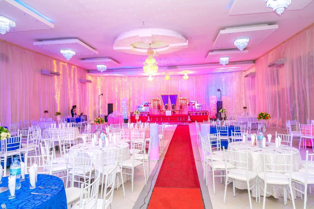 Kebbys Hotel Dar es Salaam Buitenkant foto