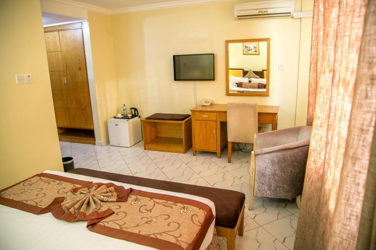 Kebbys Hotel Dar es Salaam Buitenkant foto