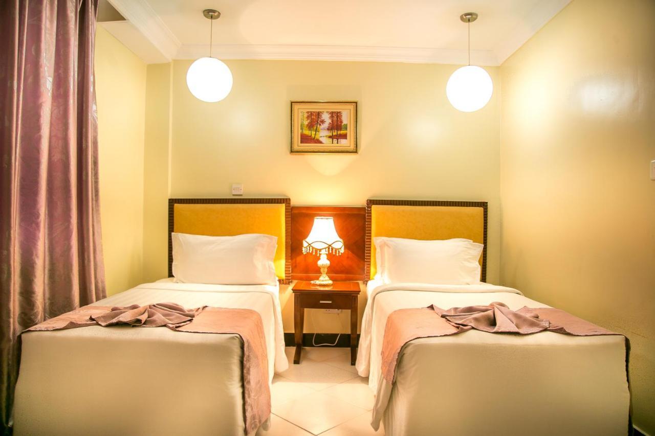 Kebbys Hotel Dar es Salaam Buitenkant foto