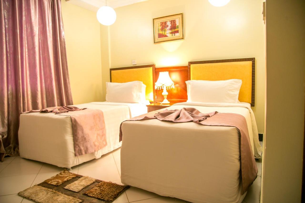 Kebbys Hotel Dar es Salaam Buitenkant foto