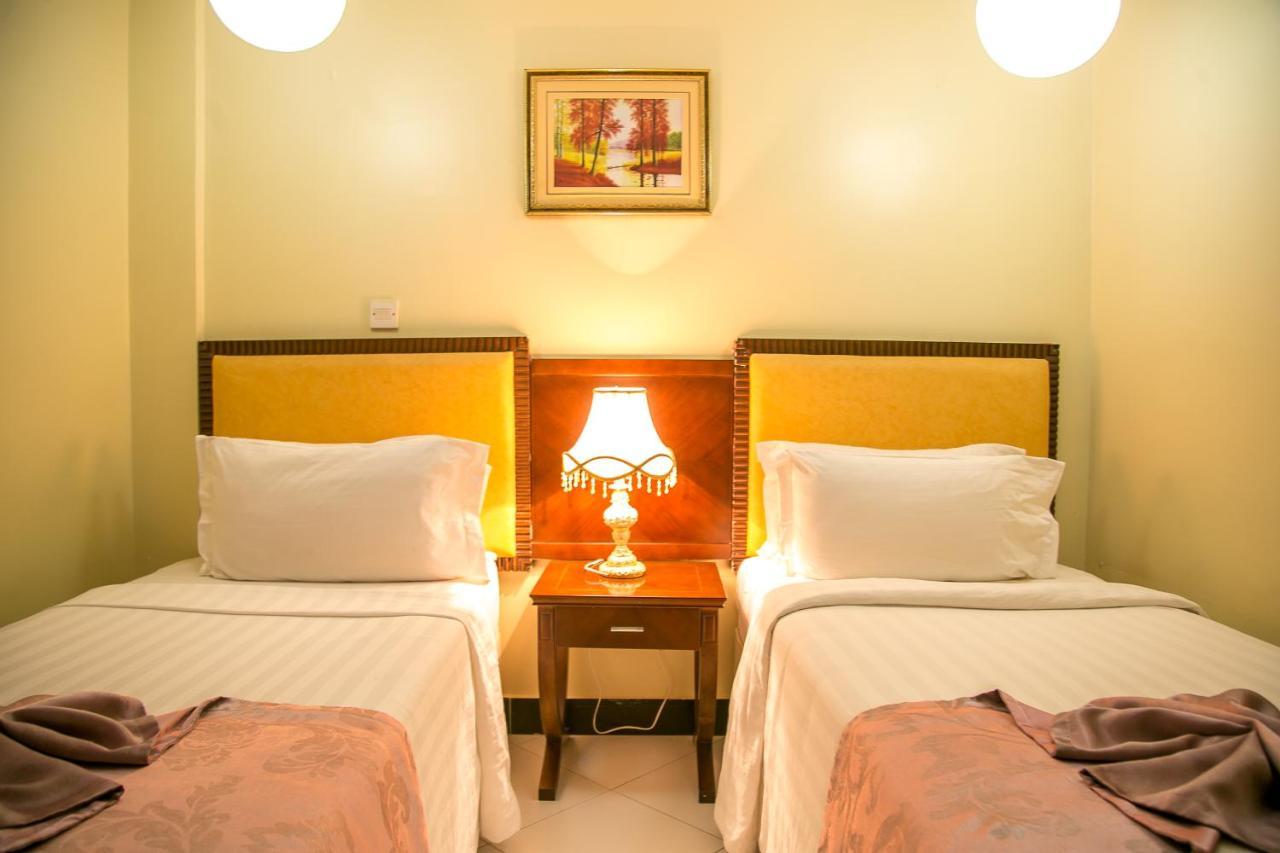 Kebbys Hotel Dar es Salaam Buitenkant foto