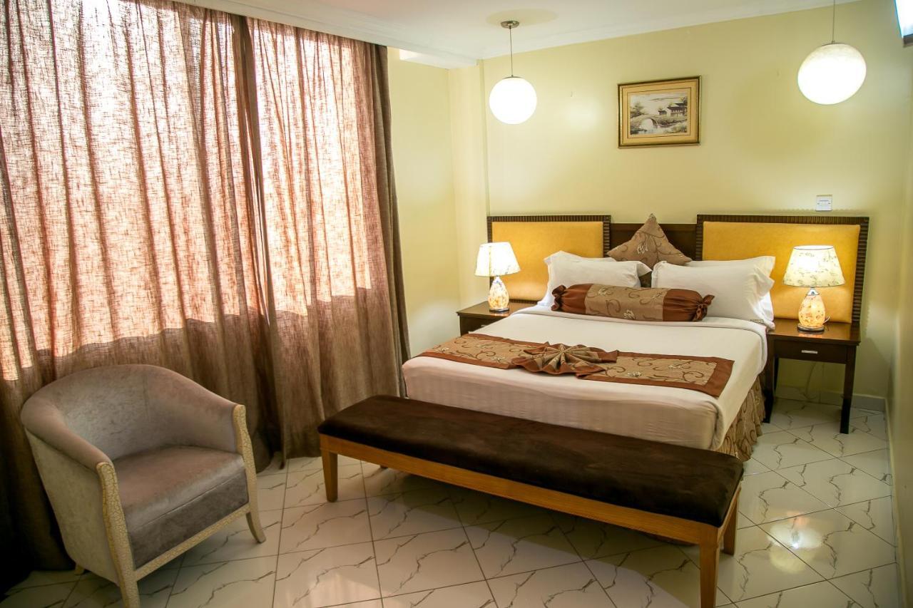Kebbys Hotel Dar es Salaam Buitenkant foto