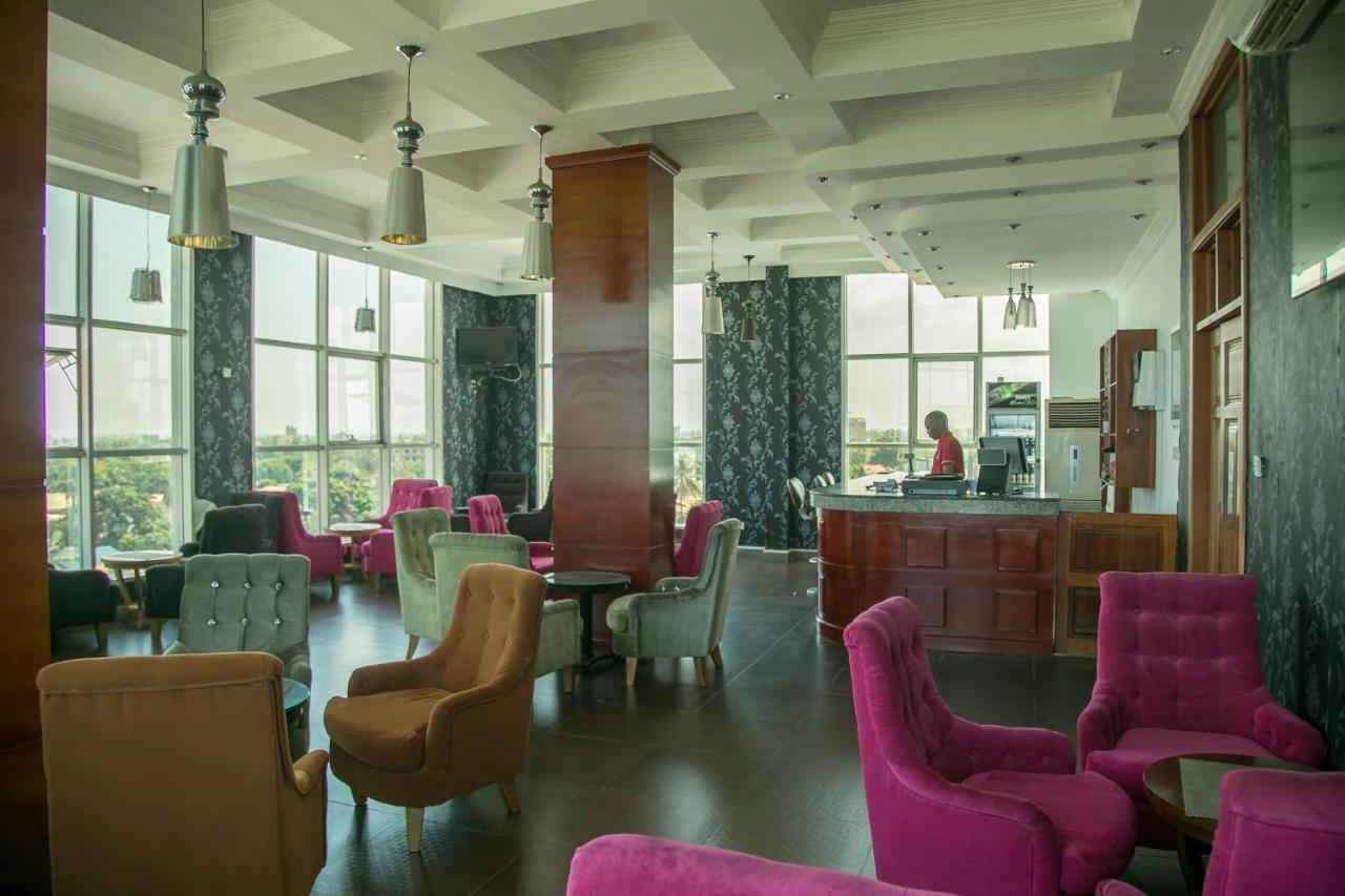 Kebbys Hotel Dar es Salaam Buitenkant foto